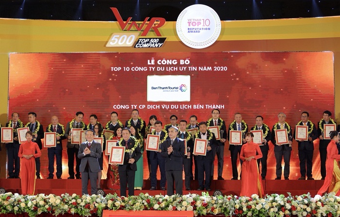 Ông Nguyễn Ngọc Hoài Nguyên – Tổng Giám đốc BenThanh Tourist nhận giải “Top 10 Công ty Du lịch Uy tín Việt Nam”